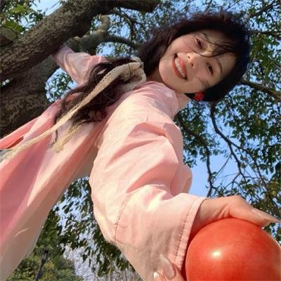 女跳水队员